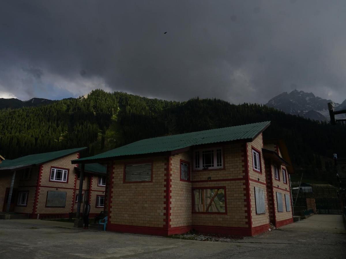 Hotel Barzman Sonāmarg Buitenkant foto
