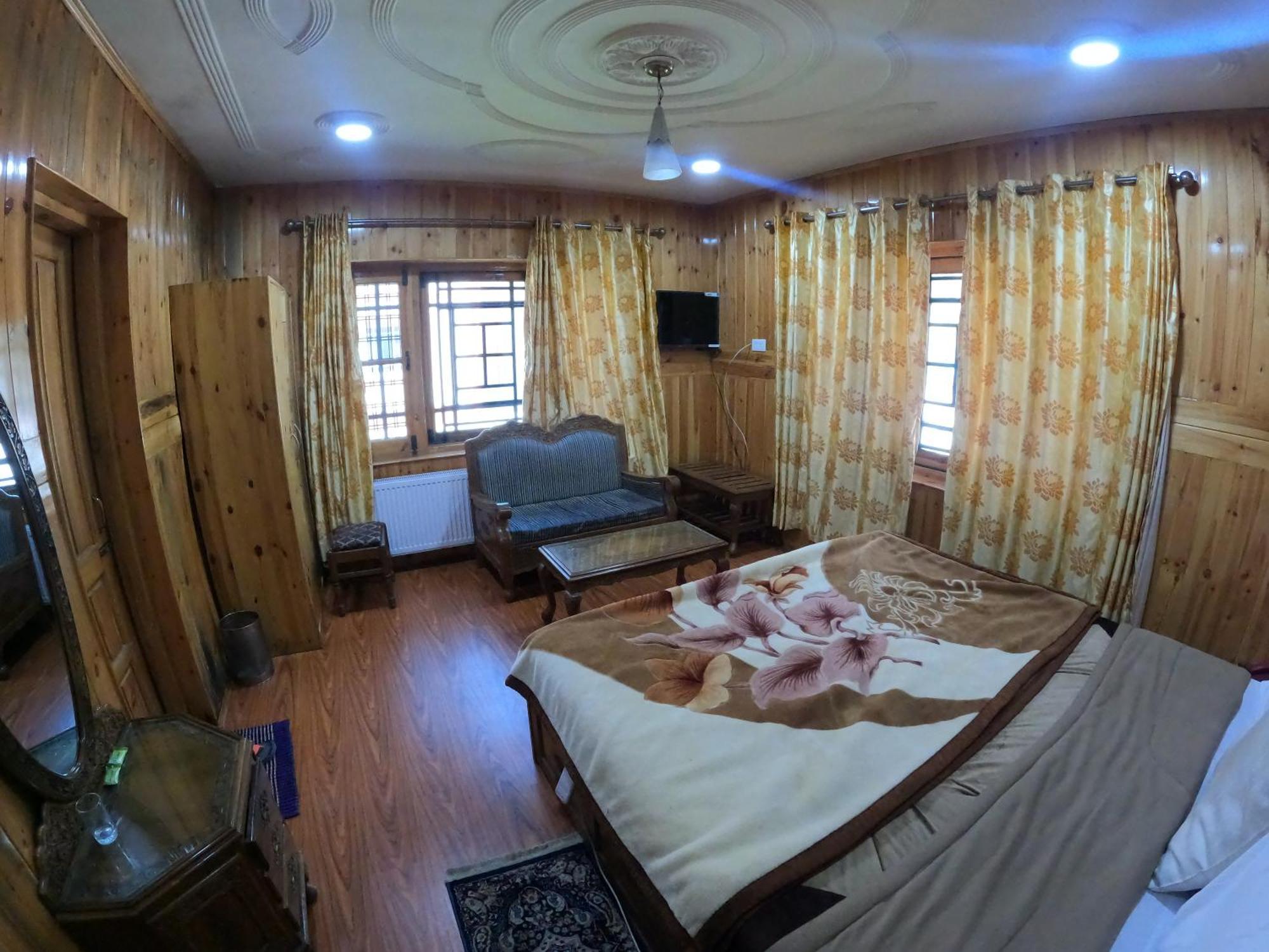 Hotel Barzman Sonāmarg Buitenkant foto