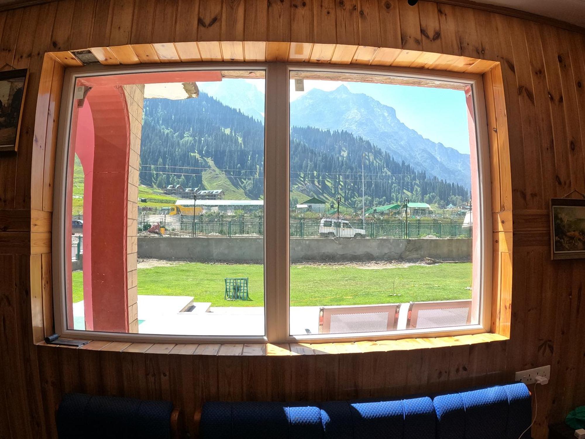 Hotel Barzman Sonāmarg Buitenkant foto