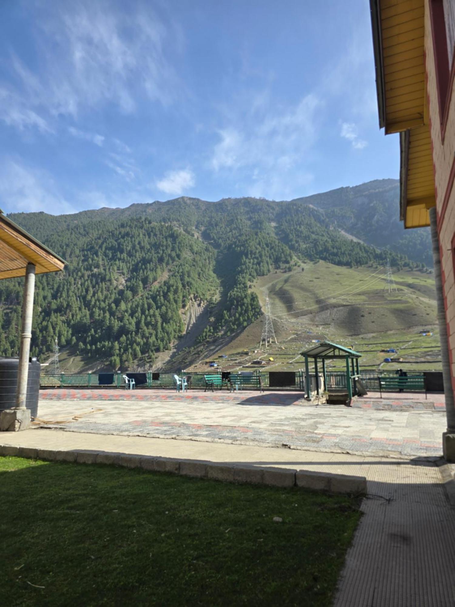 Hotel Barzman Sonāmarg Buitenkant foto