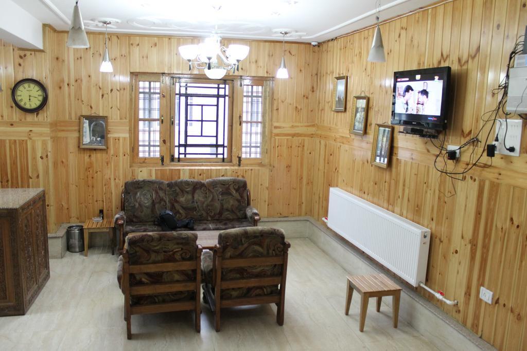 Hotel Barzman Sonāmarg Buitenkant foto