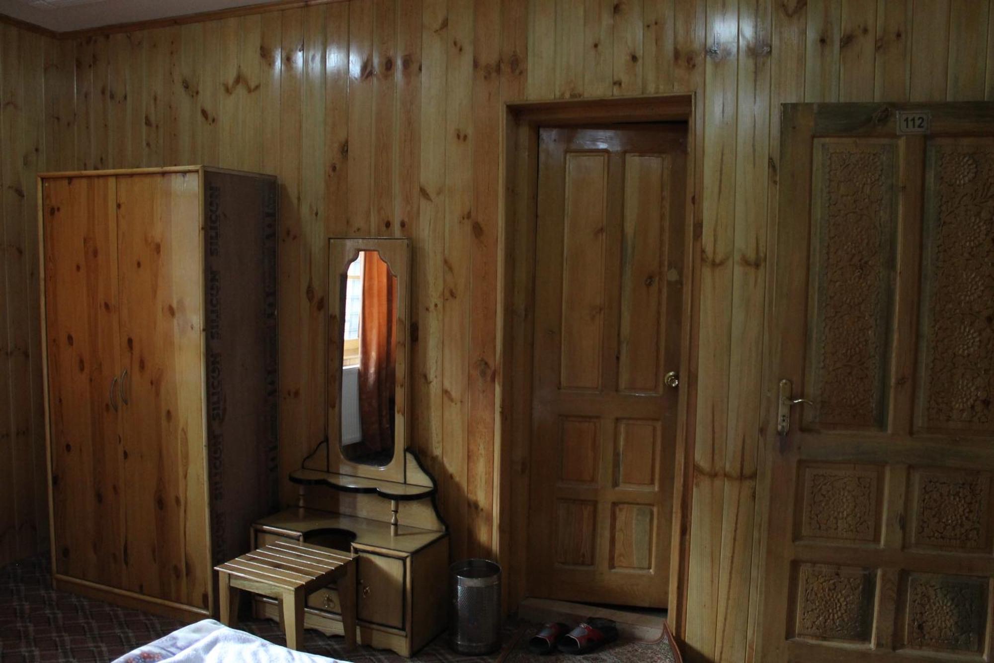 Hotel Barzman Sonāmarg Buitenkant foto