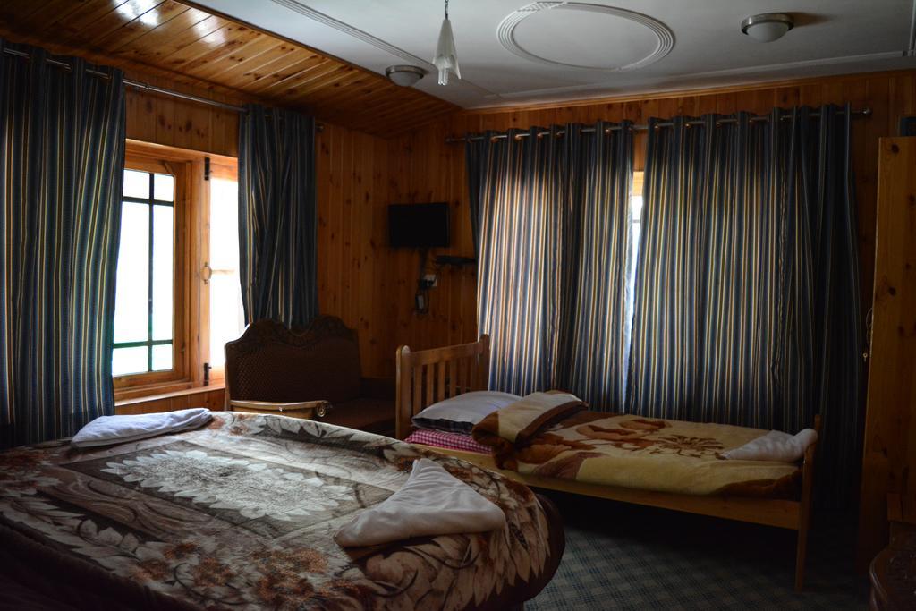 Hotel Barzman Sonāmarg Buitenkant foto