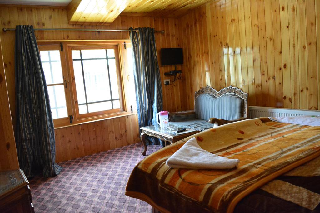 Hotel Barzman Sonāmarg Buitenkant foto