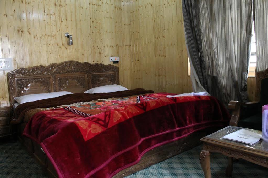 Hotel Barzman Sonāmarg Buitenkant foto
